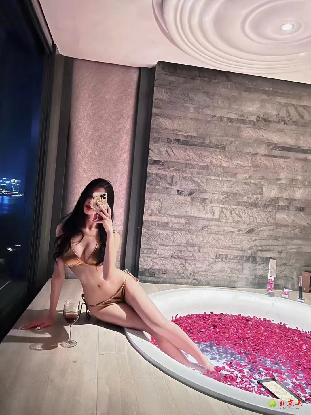 浴缸妹纸.jpg