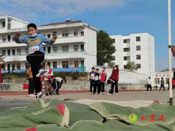 孙桥镇小召开秋季运动会